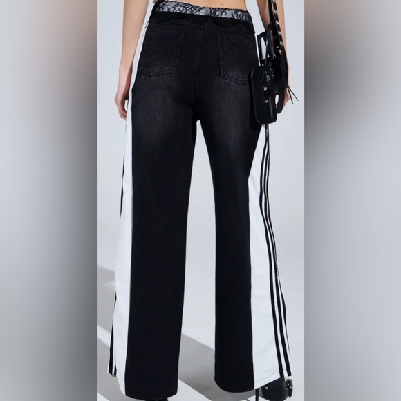 Nwt AKIRA Women's Black and White Striped track and denim pant Joggers size XL - Picture 3 of 5